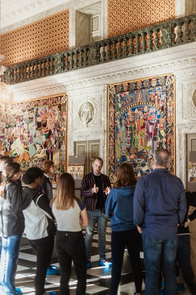 Steffen lecturing inside Christiansborg Palace, in front of a group of students.